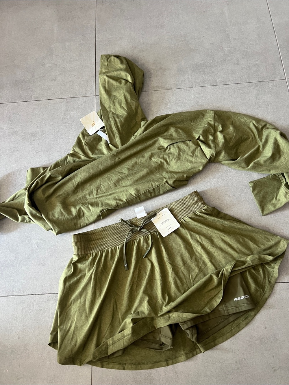 Fabletics Medium Olive Green Women's Active Skort - matching pullover large